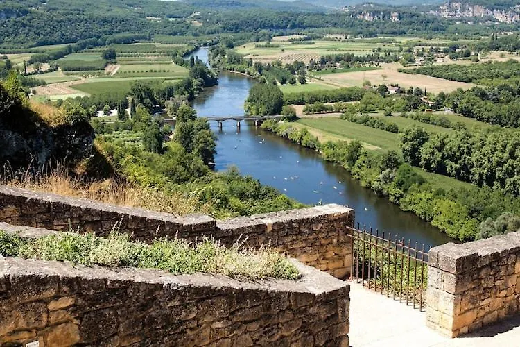 Holiday home Attractive Bungalow With A Terrace On A Hill In The Dordogne Mauroux