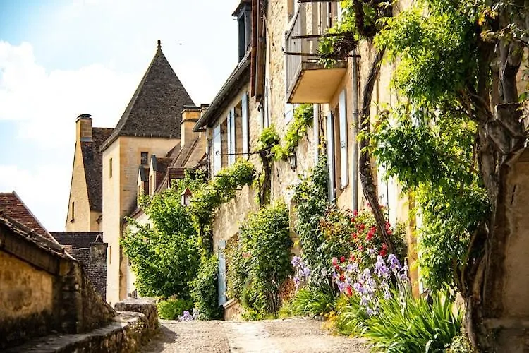 Attractive Bungalow With A Terrace On A Hill In The Dordogne Mauroux  Holiday home