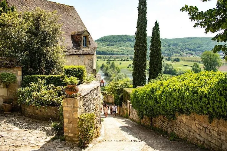 Attractive Bungalow With A Terrace On A Hill In The Dordogne Mauroux