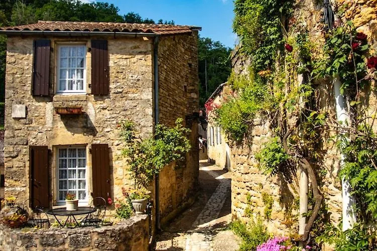 Holiday home Attractive Bungalow With A Terrace On A Hill In The Dordogne Mauroux
