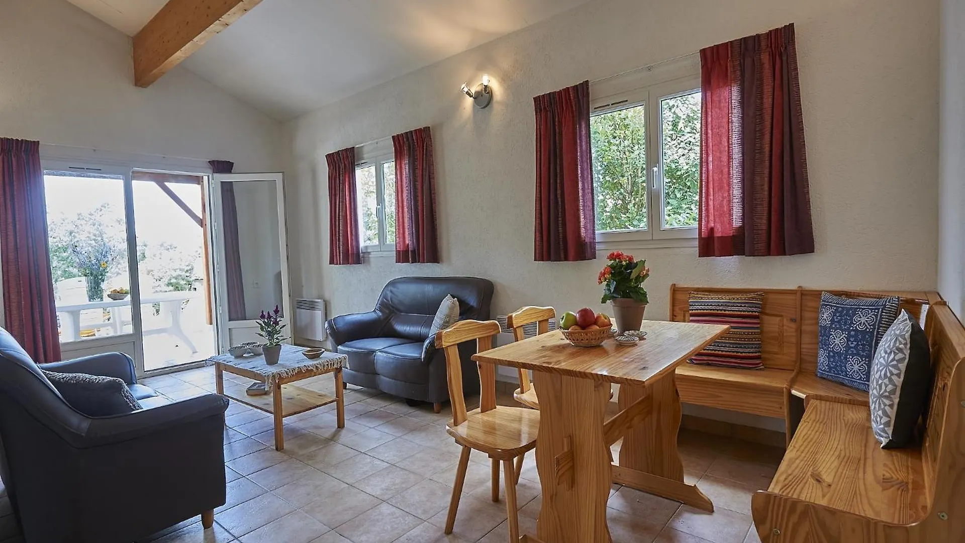 Attractive Bungalow With A Terrace On A Hill In The Dordogne Mauroux  0*, Mauroux (Lot) France